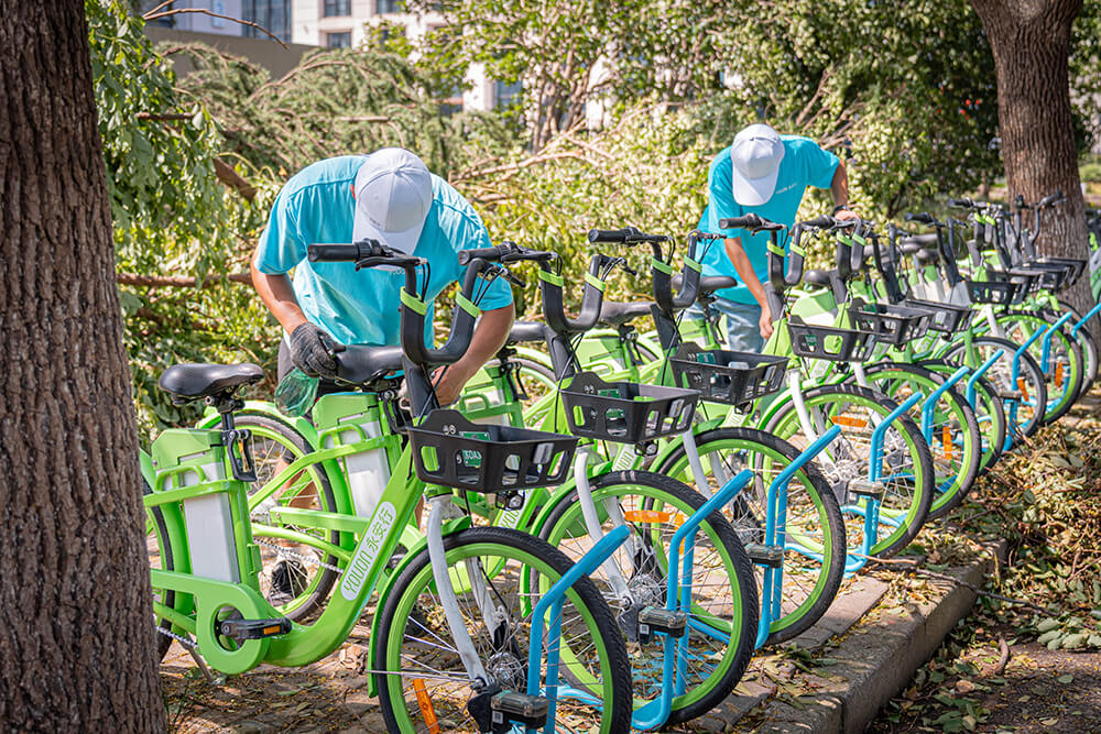 臺(tái)風(fēng)貝碧嘉過(guò)后公司派出百人維保團(tuán)隊(duì)保障車(chē)輛使用1 臺(tái)風(fēng)貝碧嘉過(guò)后公司派出百人維保團(tuán)隊(duì)保障車(chē)輛使用1